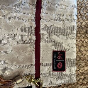 Makeup Junkie Textured Cream Clutch